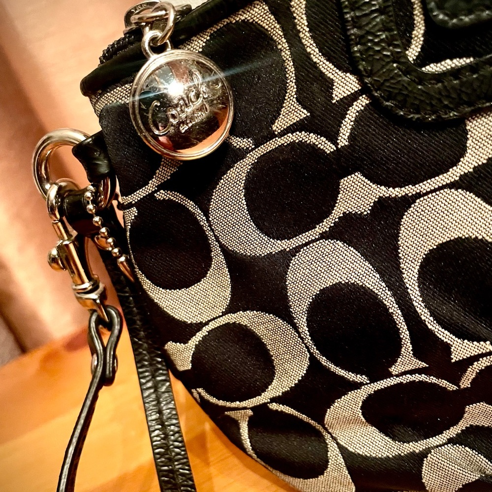 COACH black and white canvas and leather clutch or wristlet - Picture 4 of 16